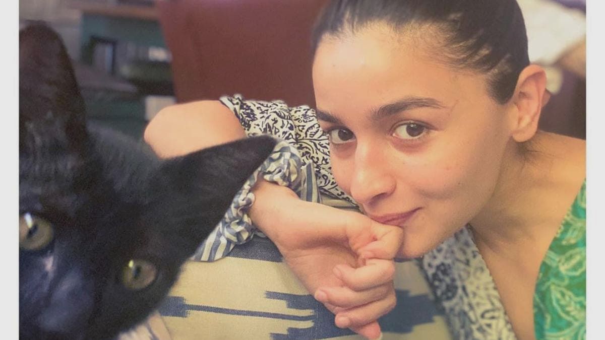 Alia Bhatt and cat Juniper