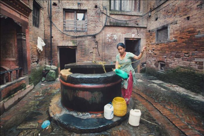 Woman-collecting-water