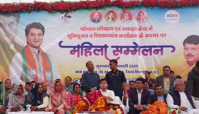 अडानी फाउंडेशन के कपडा बनाने और प्रशिक्षण केंद्र से 1500 से अधिक महिलाओं को मिलेगा रोज़गार