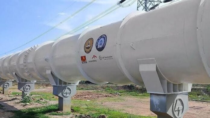 देश का पहला Hyperloop टेस्ट ट्रैक तैयार, 1100 KM प्रति घंटा की स्पीड से दौड़ेगी ट्रेन